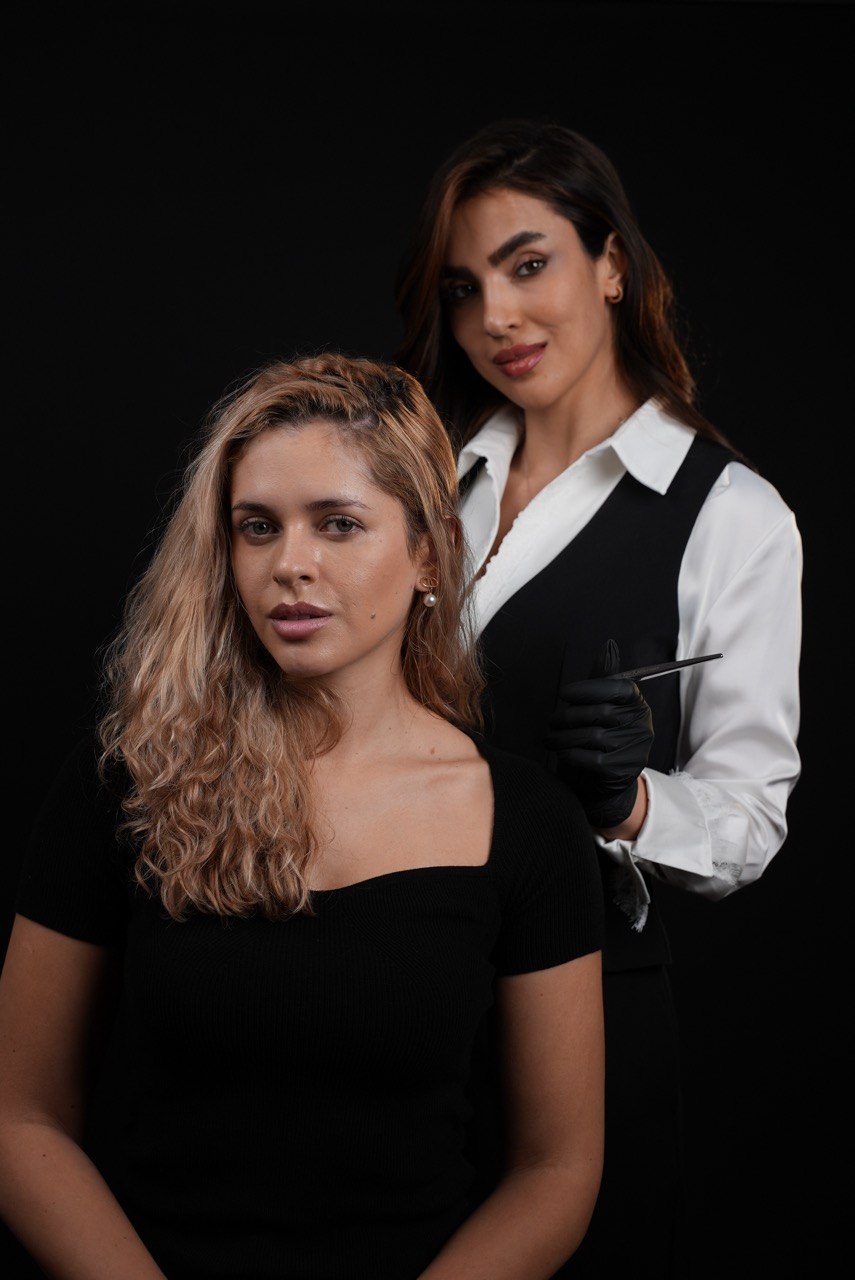 Zeinora working with a client